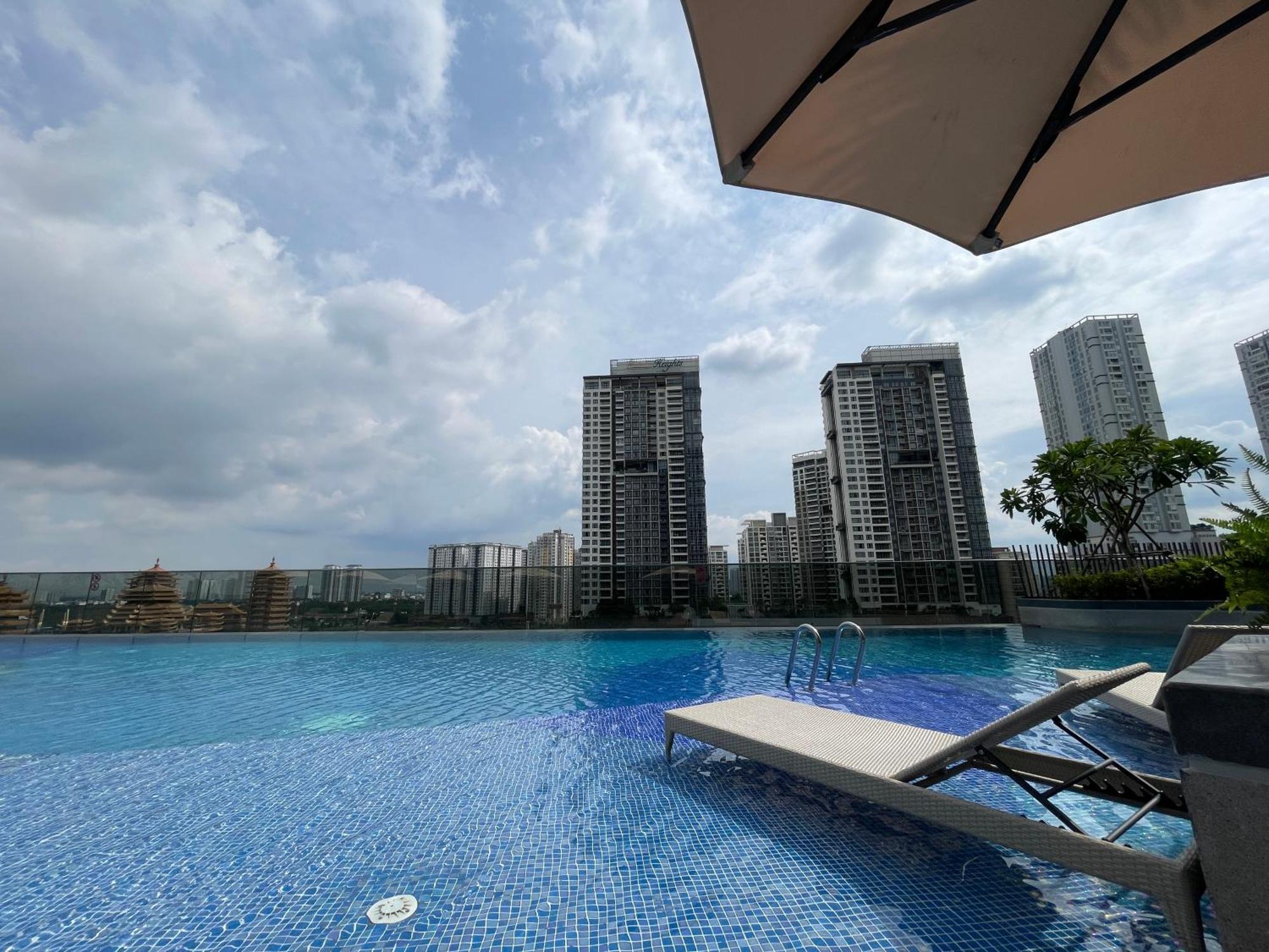 Khách sạn The Lumiere Riverside Oasis 5*